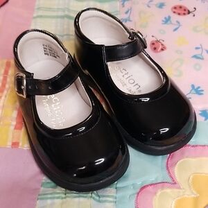 Jumping Jacks Shiny Black Mary Jane Shoes Size 4 Patent leather EUC